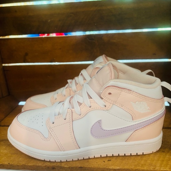 Nike Air Jordan Mid Sneakers in Peach and Lavender 3Y - Picture 2 of 8